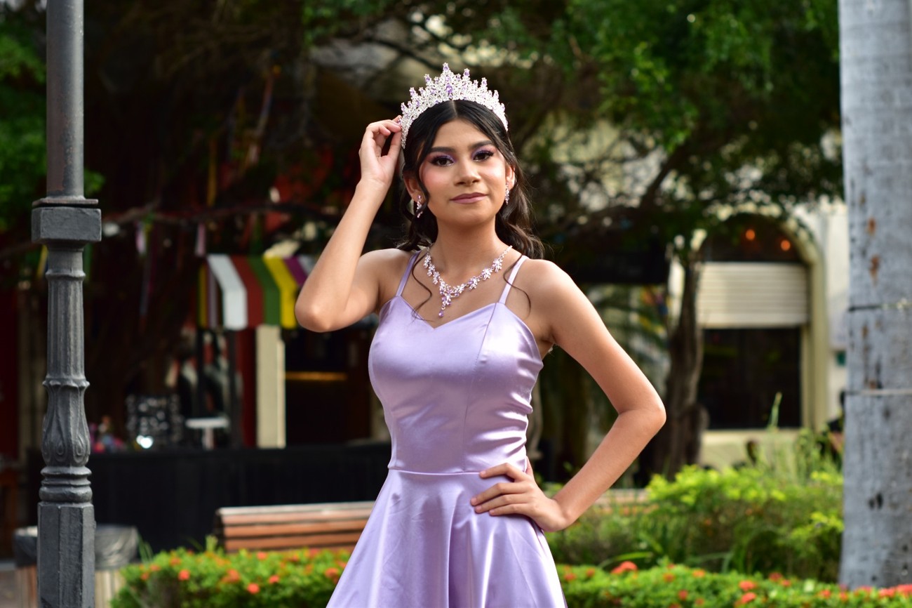 Maite con su corona
